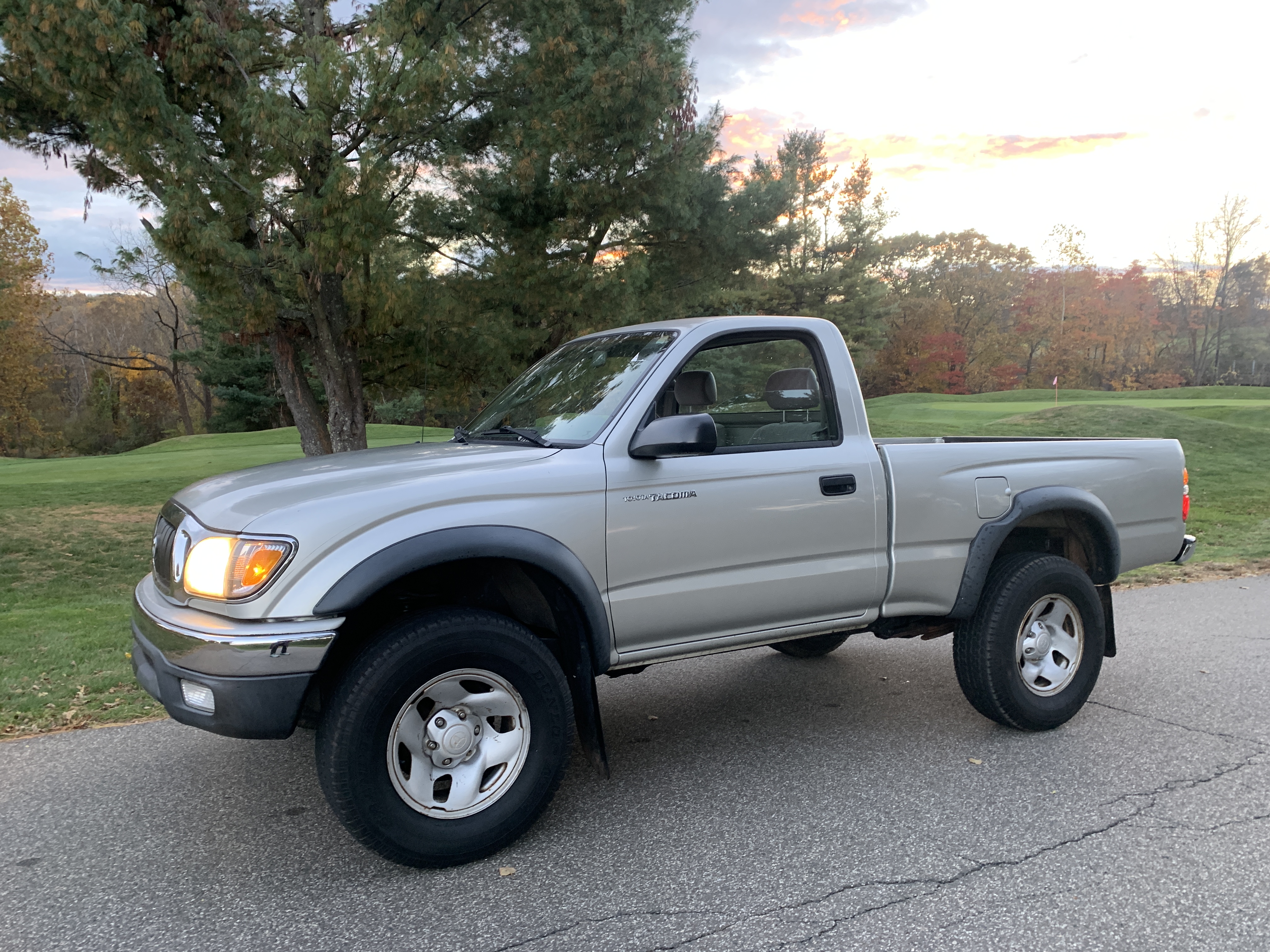 2004 Toyota Tacoma SR5 4x4 Pickup — photo 5